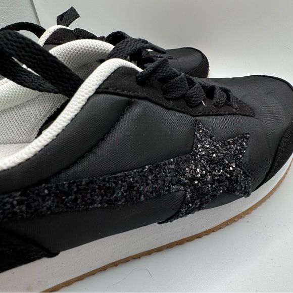 Very G Black Sneakers - Picture 5 of 7